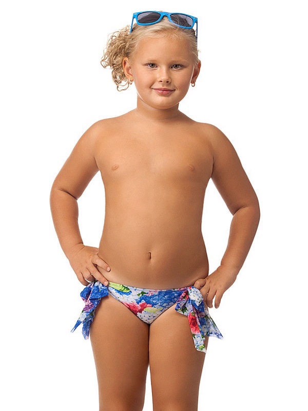 kid in print bathing suit 600x800